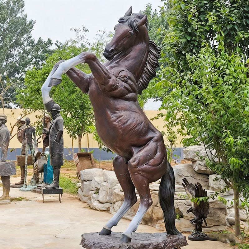 Life-Size Bronze Wild Horse Sculpture – Display sa labas