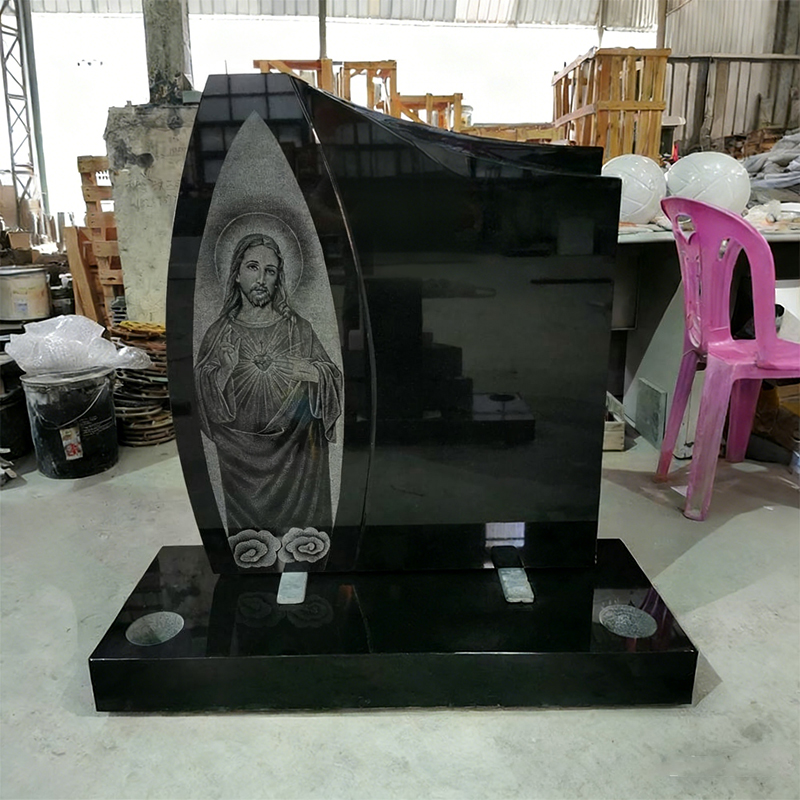 Black Marble Tombstone na may Christ Figure